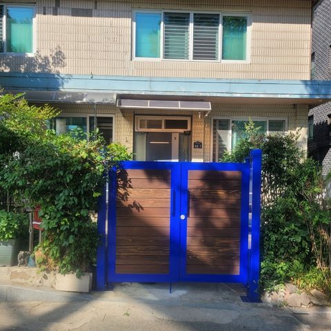 컬러 프레임 쪽문
