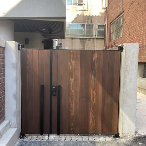 세로무늬 쪽문